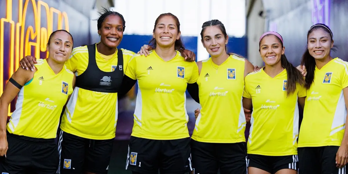 Estas son las 22 jugadoras que saltarán a la cancha como titulares en unos minutos.