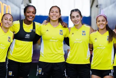 Estas son las 22 jugadoras que saltarán a la cancha como titulares en unos minutos.