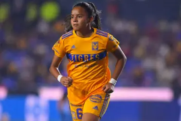 La joven jugadora cumplió 17 años y así lo festejó con sus compañeras.