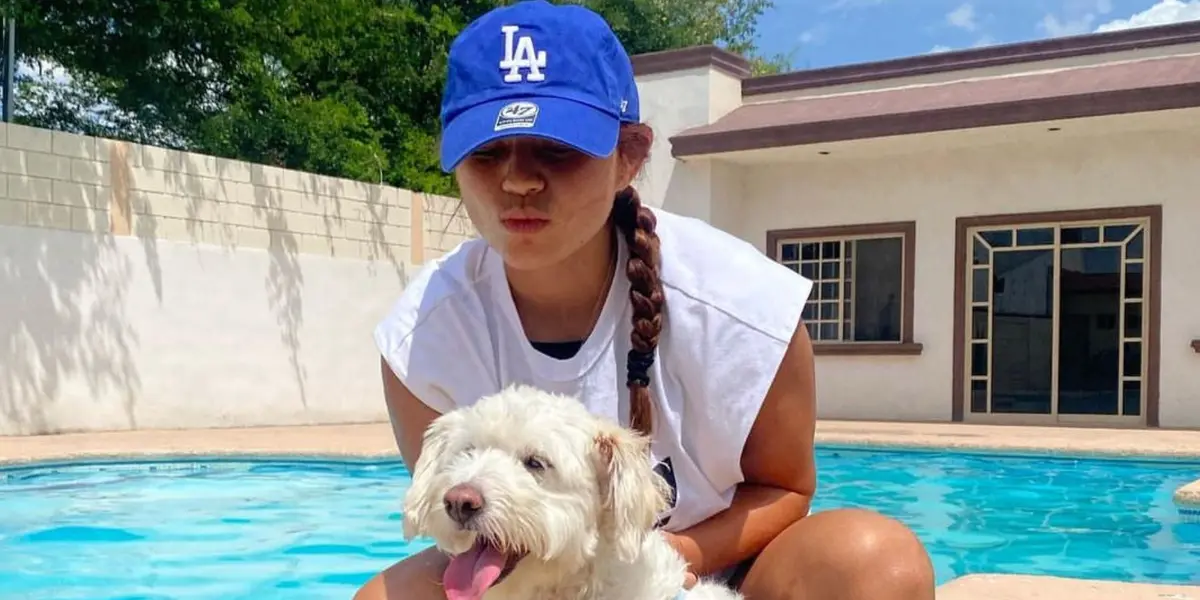La jugadora presumió a sus mascotas en sus redes sociales disfrutando de un día de alberca.