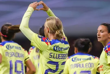 La jugadora se dio el tiempo de atender a sus fans luego del encuentro ante La Máquina.