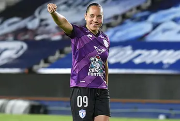 La jugadora trató de hacerles una comida pero algo salió un poco mal.