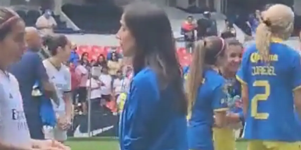 Ambas se quedaron charlando en la cancha luego del encuentro entre las Águilas y el Madrid. 