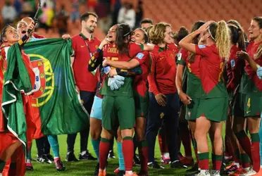 El astro portugués e histórico del futbol y su Selección, felicitó al conjunto femenino.  