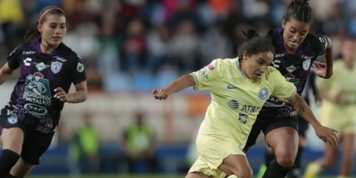 Ellas son las 22 jugadoras que saltarán al campo como titulares en unos minutos. 