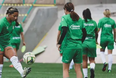 En redes sociales se dio a conocer que un famoso luchador siguió a un equipo mexicano femenil. 