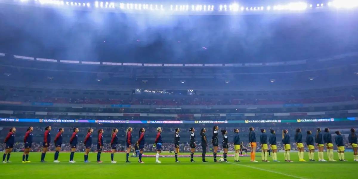 Estas son las 22 jugadoras que saltarán como titulares al campo en unos minutos. 