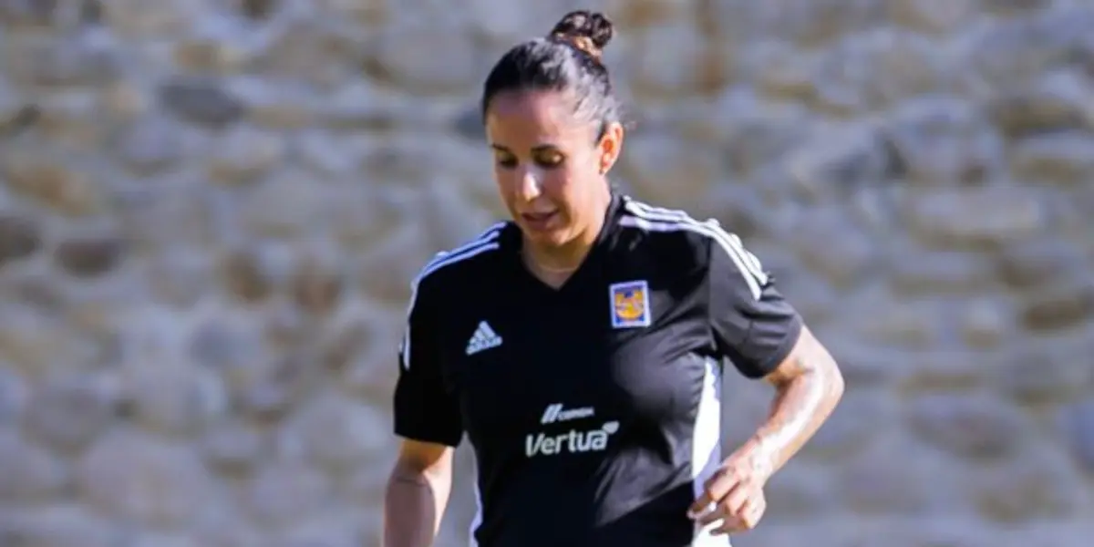 La jugadora del conjunto felino hizo entrenamiento en cancha. 