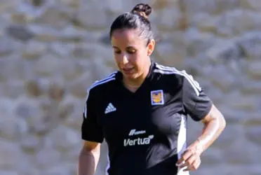 La jugadora del conjunto felino hizo entrenamiento en cancha. 