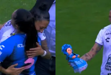 La jugadora española ha recibido regalos de los equipos por ser la campeona del mundo. 