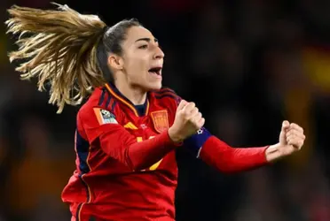 La jugadora española recibió la noticia de la mano de una de sus compañeras. 