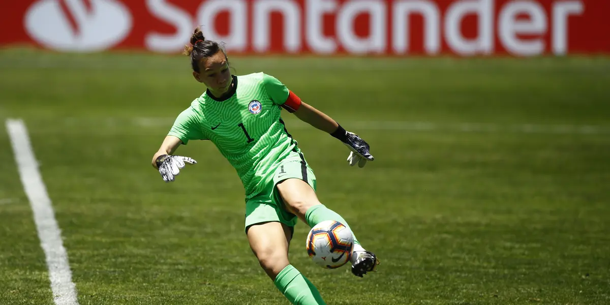 La referente de Chile sigue luchando para que el futbol femenil en su país sea profesional. 