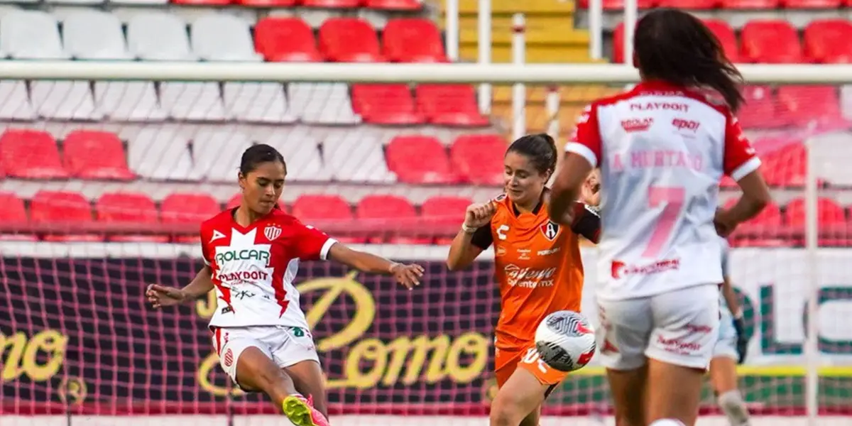 Las Centellas tuvieron una mala salida que pudo terminar con un gol en contra, pero Atlas no aprovechó. 